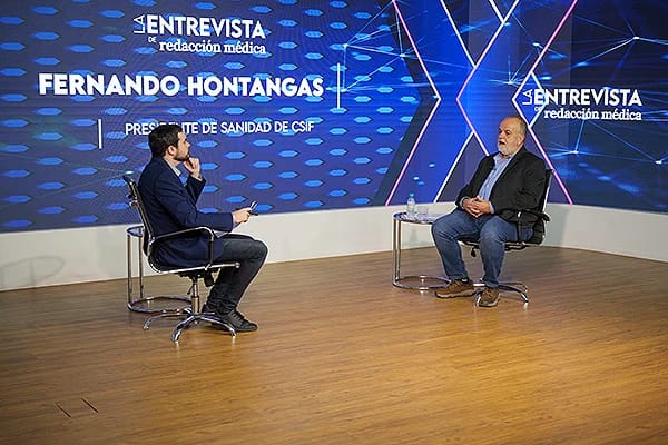 Fernando Hontangas, durante su entrevista en el plató de Redacción Médica