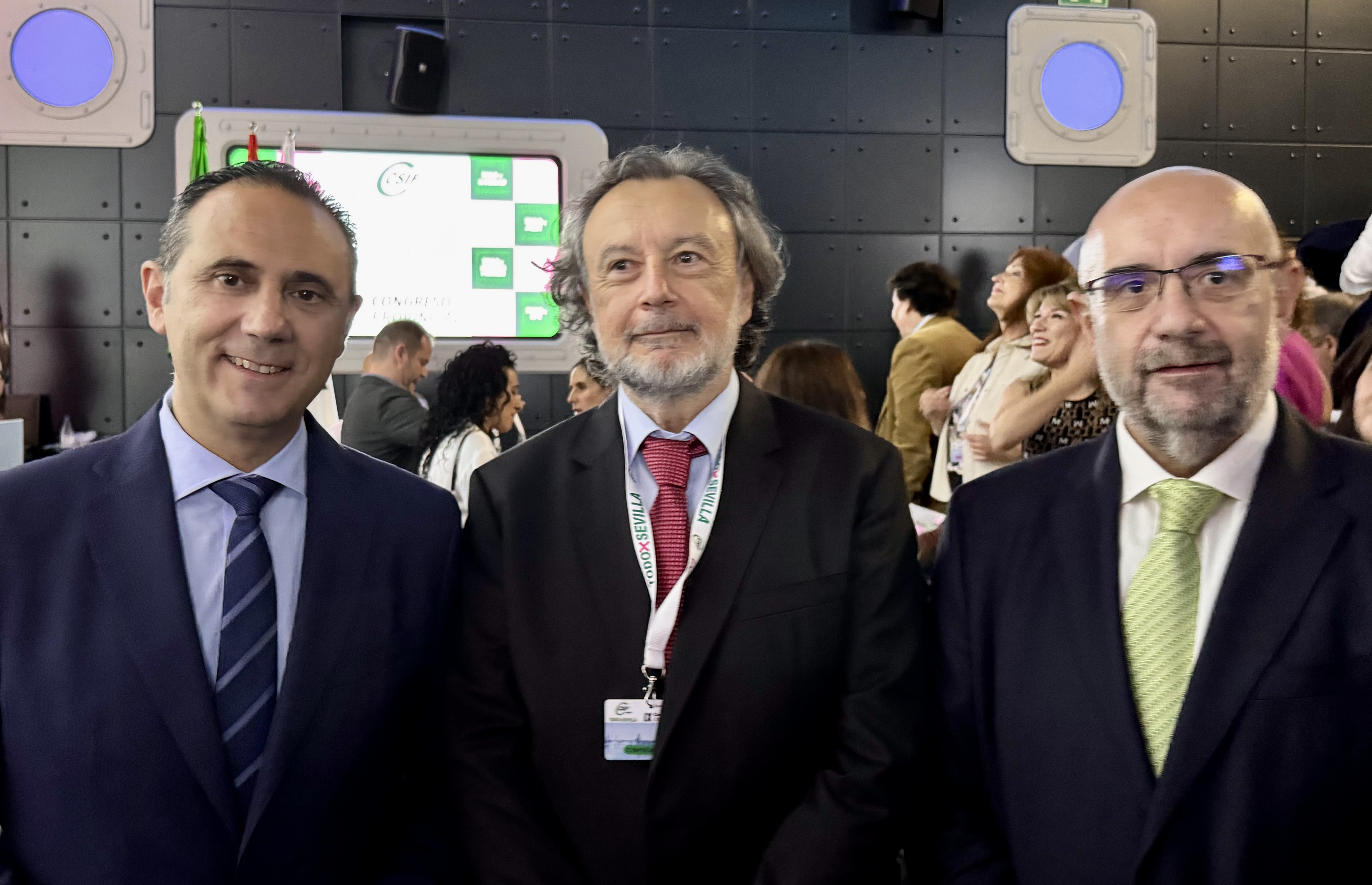 De izquierda a derecha, Germán Girela, Rosendo Martínez y Miguel Borra, presidentes de CSIF Andalucía, CSIF Sevilla y CSIF Nacional