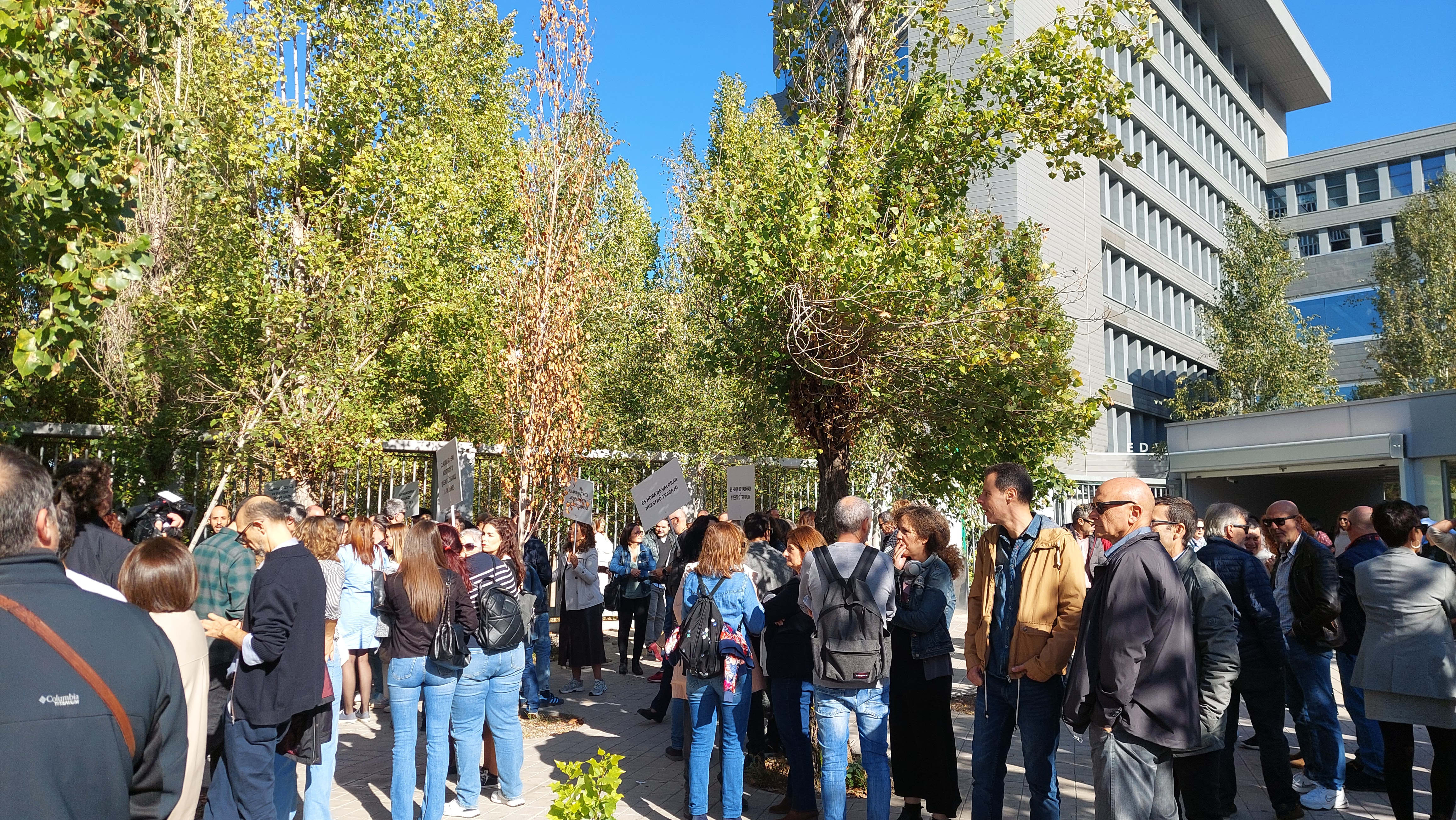 Concentración personal funcionario de la Junta Edificio Almanjáyar