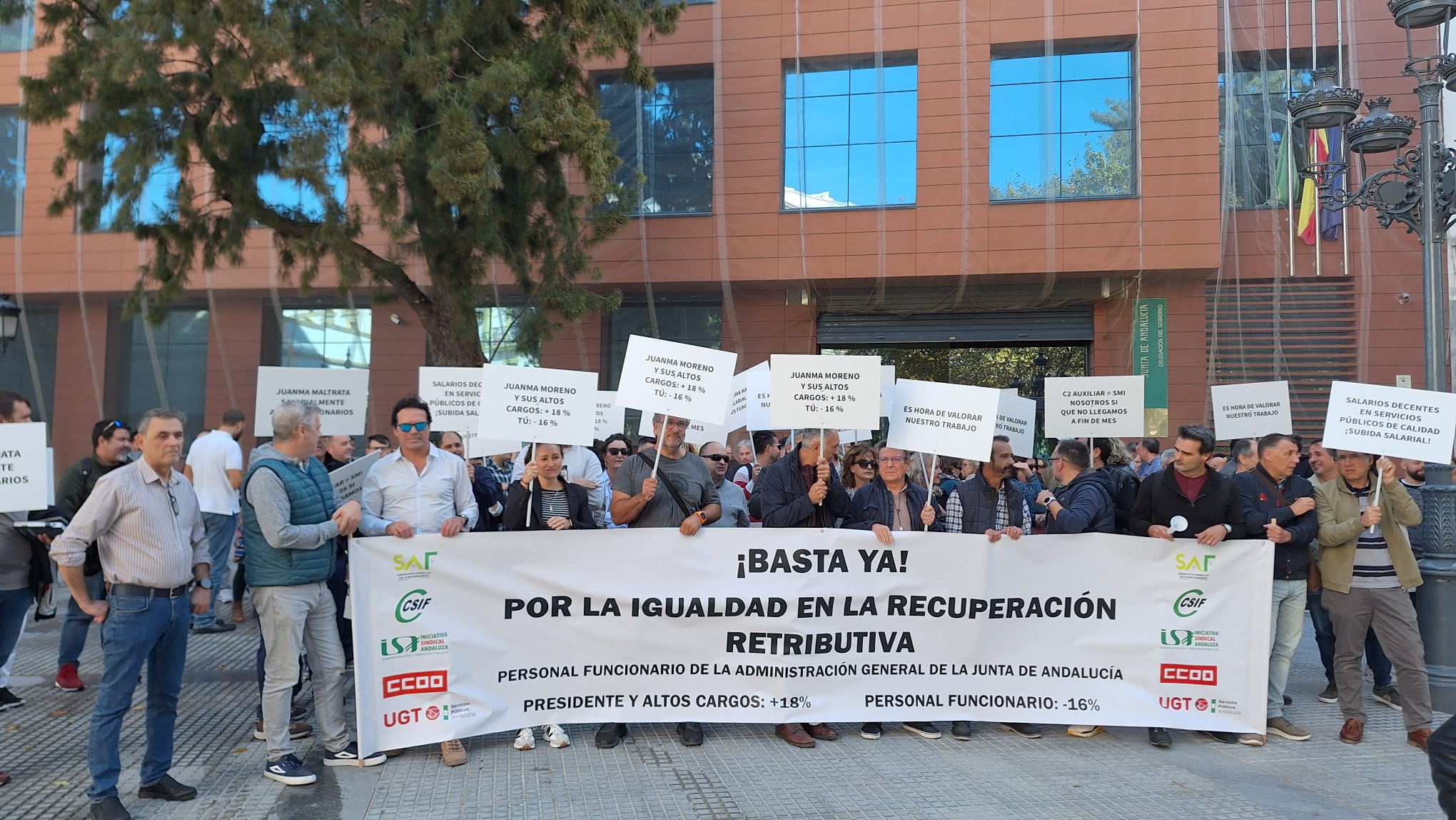 Concentración en la Delegación del Gobierno en Cádiz