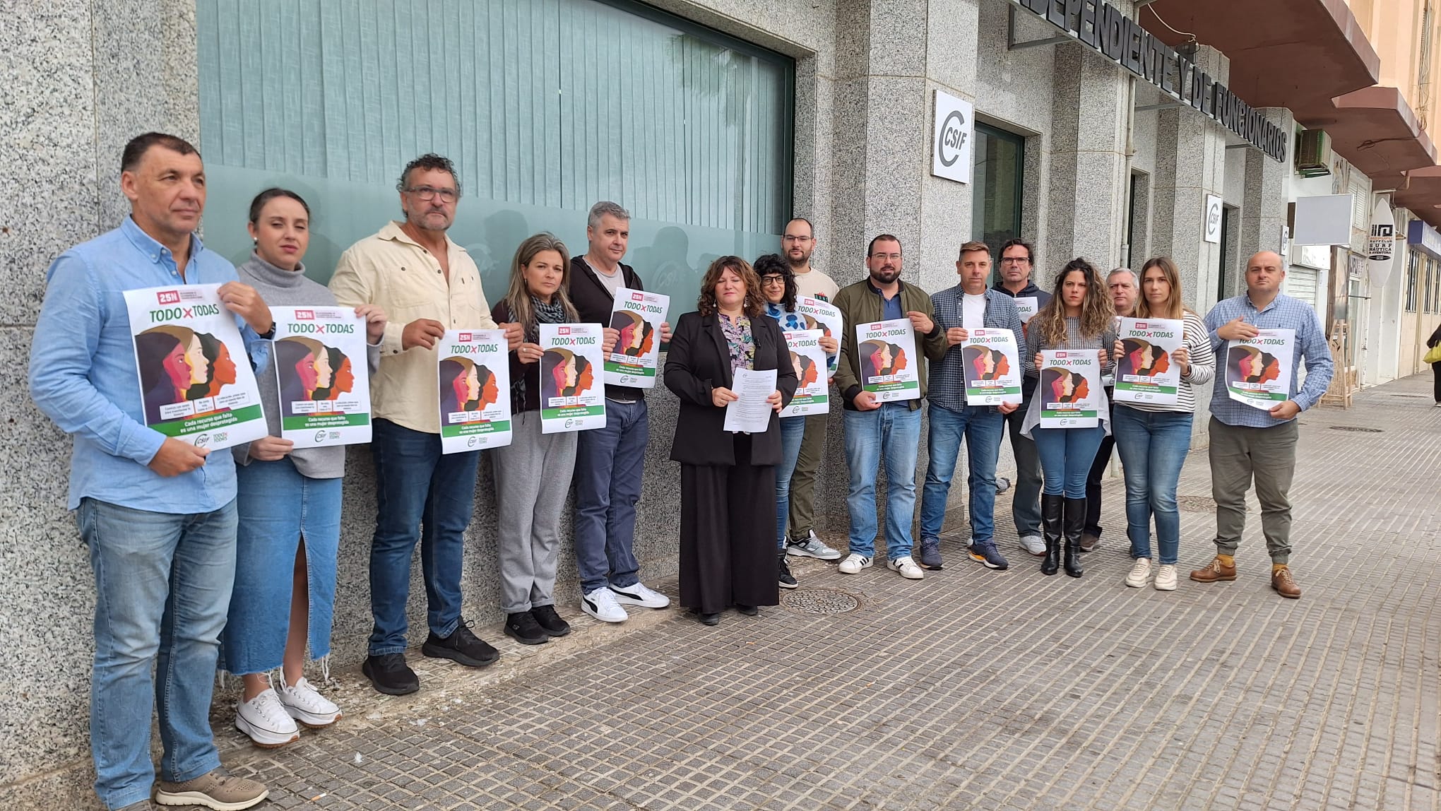 Concentración en la sede de CSIF Cádiz con motivo del Día Internacional de la Eliminación de la Violencia contra la Mujer