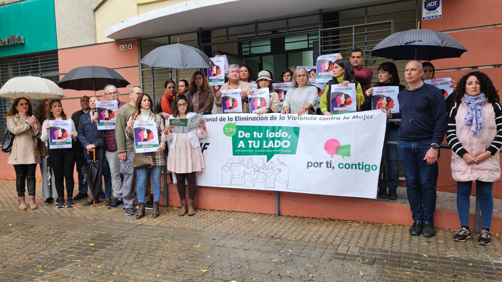 Concentración en la sede de CSIF Sevilla con motivo del Día Internacional de la Eliminación de la Violencia contra la Mujer