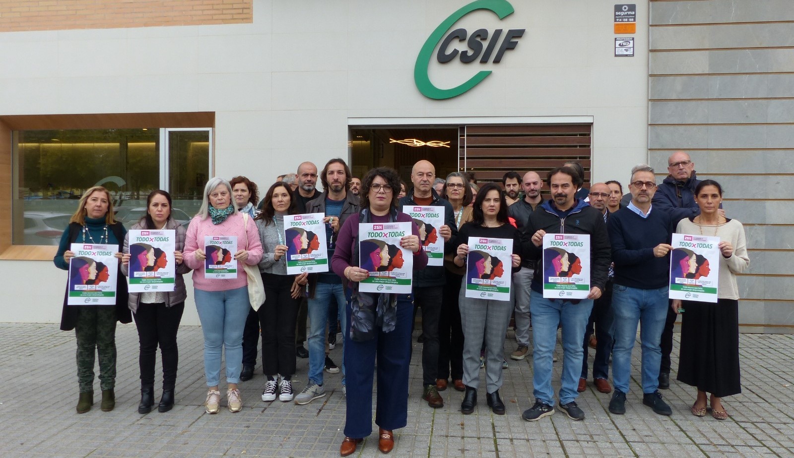 Concentración en la sede de CSIF Córdoba con motivo del Día Internacional de la Eliminación de la Violencia contra la Mujer