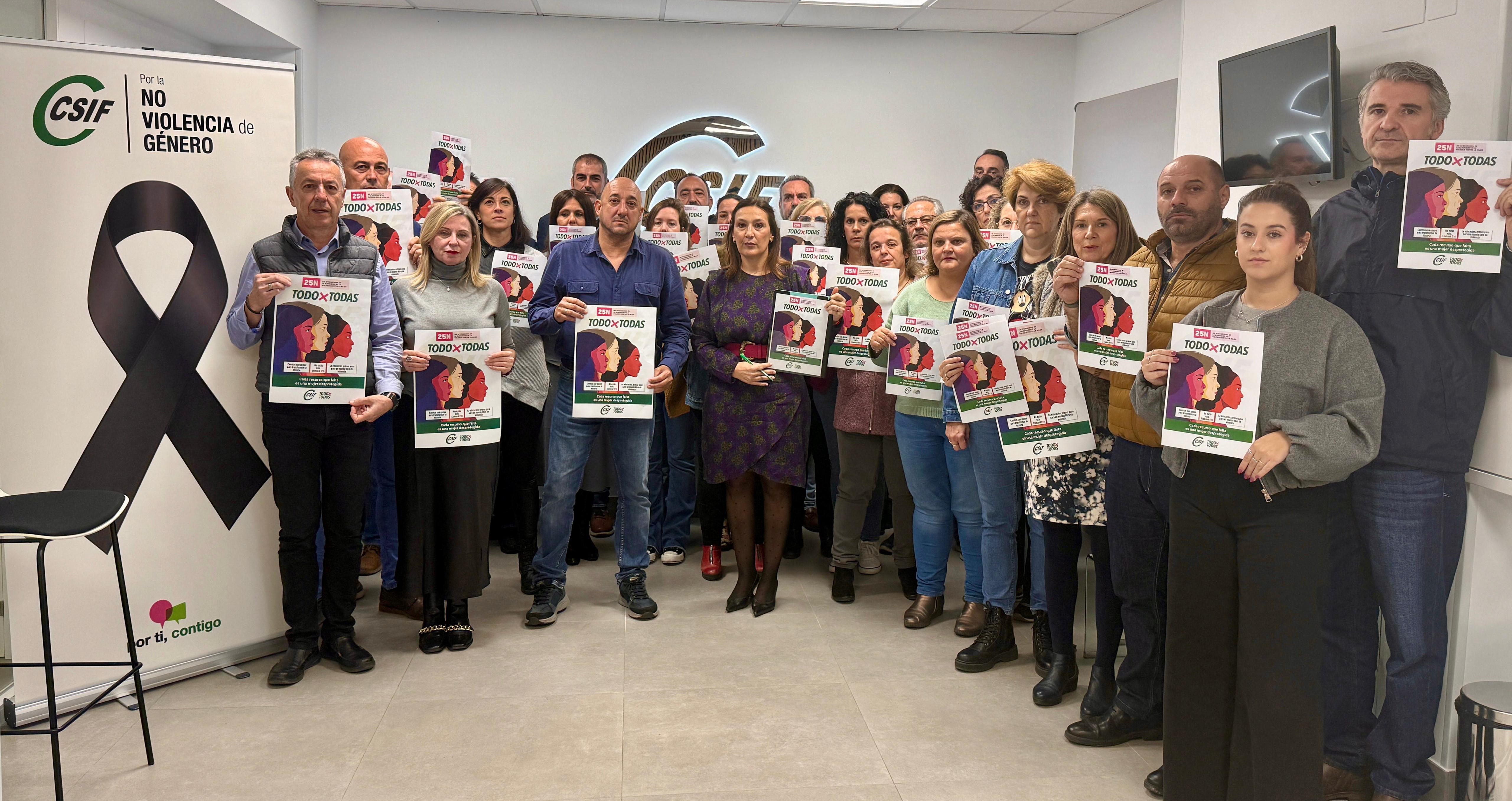 Concentración en la sede de CSIF Huelva con motivo del Día Internacional de la Eliminación de la Violencia contra la Mujer