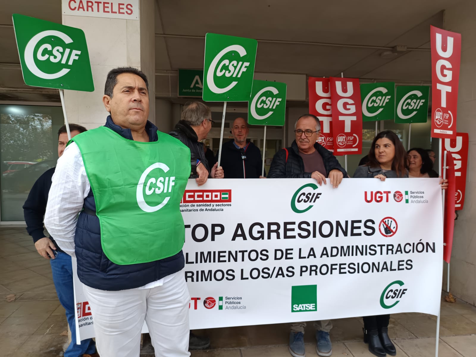 Concentración en el Centro de Salud de Fuentezuelas (Jaén)