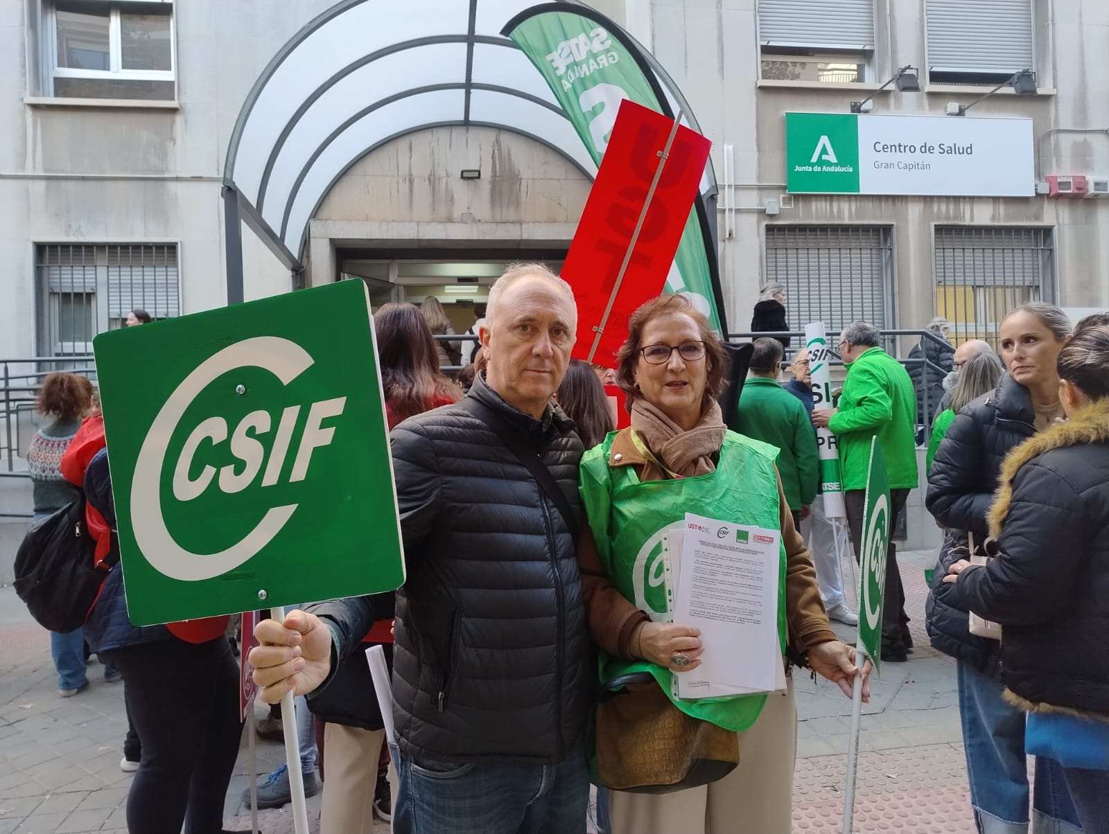 Victorino Girela, presidente del sector de Sanidad en CSIF-A ha asistido a la concentración en Granada