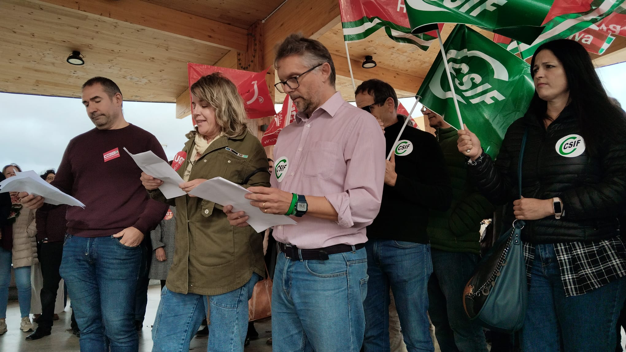 Concentración y lectura de manifiesto en la Universidad de Huelva