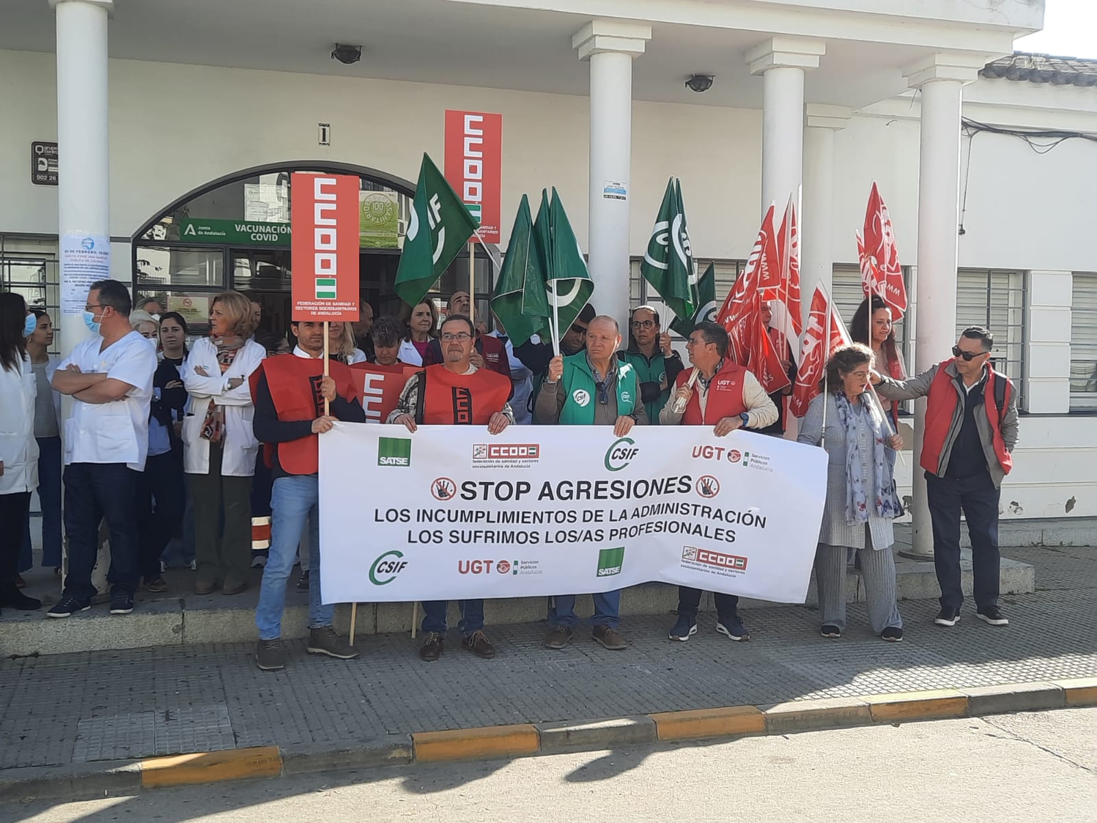 Concentración de los sindicatos en Huelva