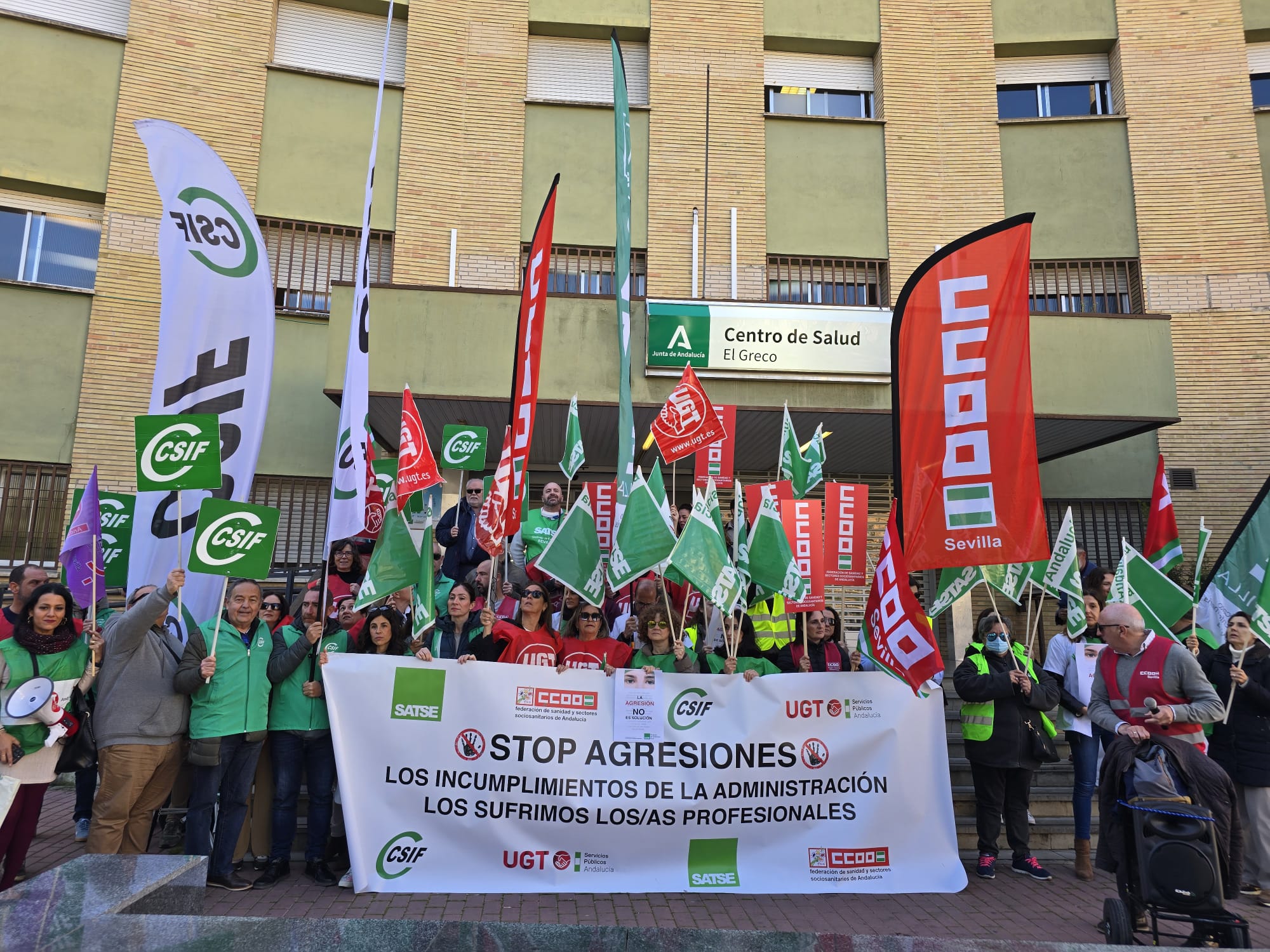 Concentración de los sindicatos en Sevilla